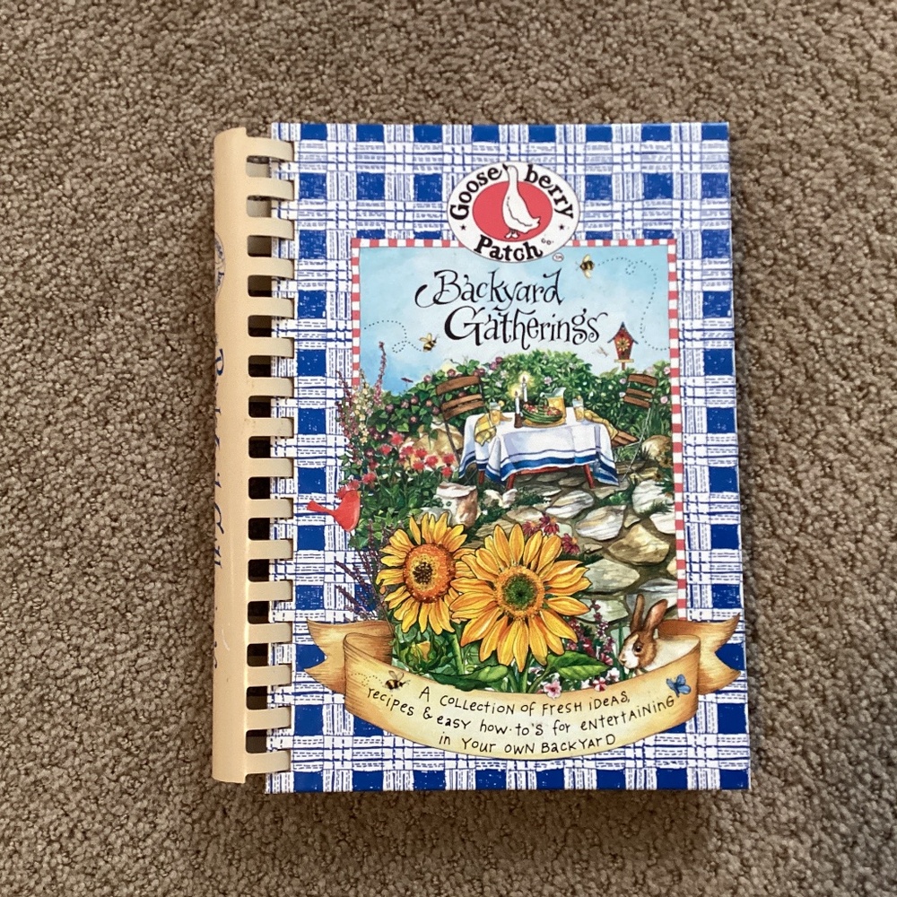 Gooseberry Patch Backyard Gatherings Cookbook